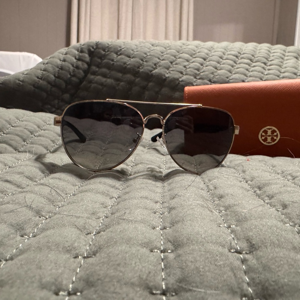 Stylish Gold Aviator Sunglasses